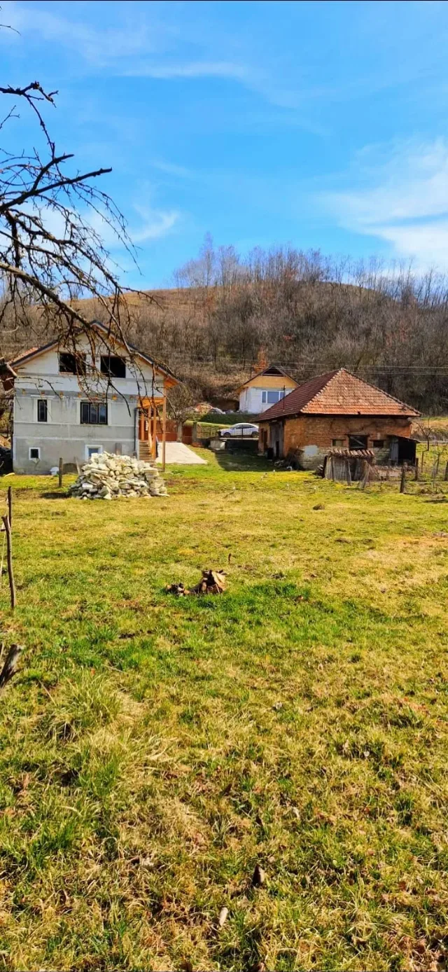 Casă de vănzare – fotografia 2 din 4