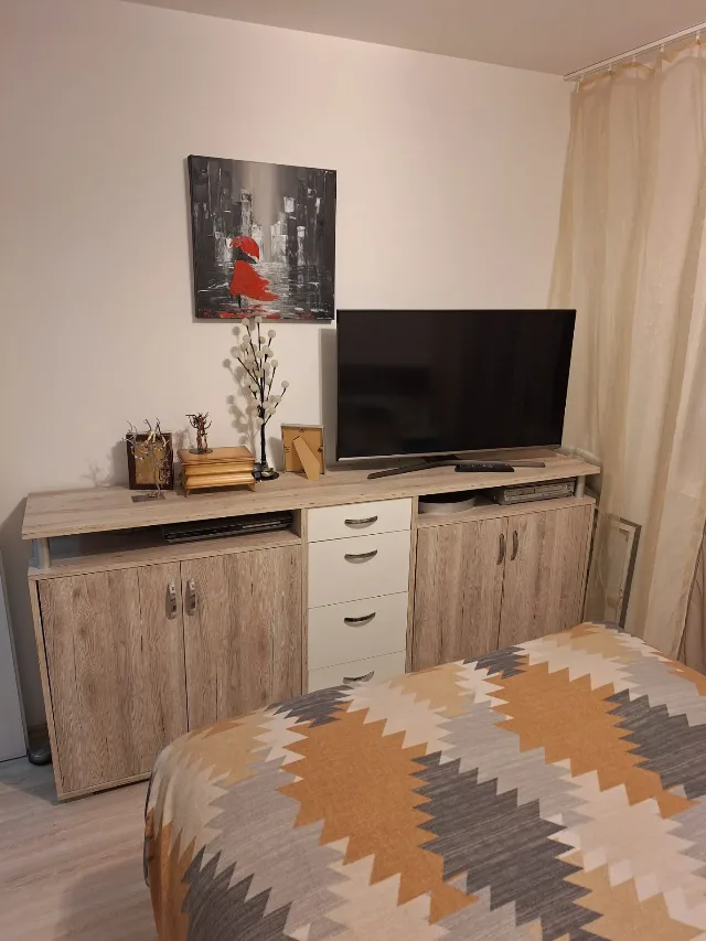 Apartament de vânzare în Cisnădie cu 3 camere și 2 balcoane, complet mobilat cu toate utilitățile și climatizare, 68mp. Preț 85.000 euro negociabil. – fotografia 7 din 8