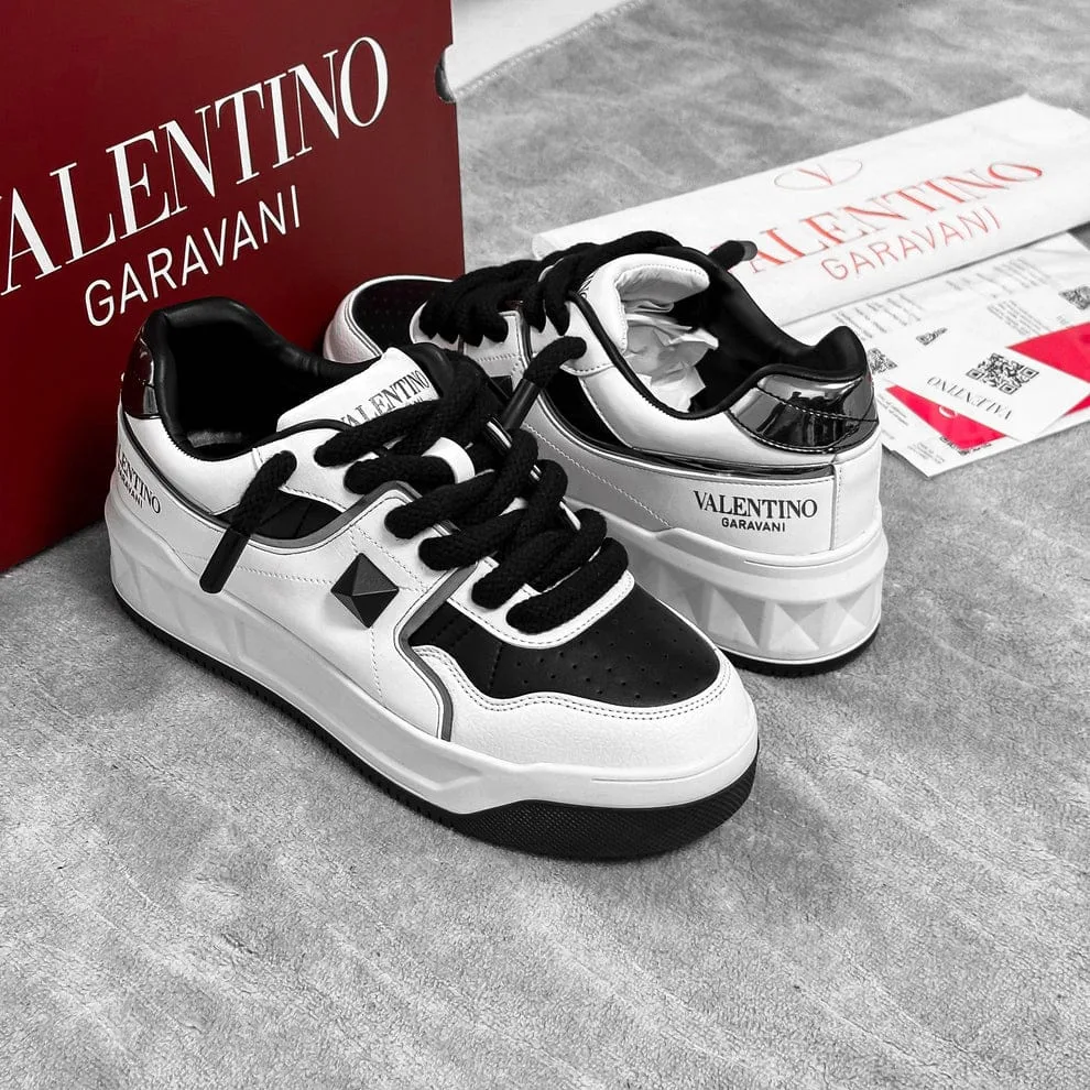 Valentino Garavani Alb & Negru – fotografia 1 din 6