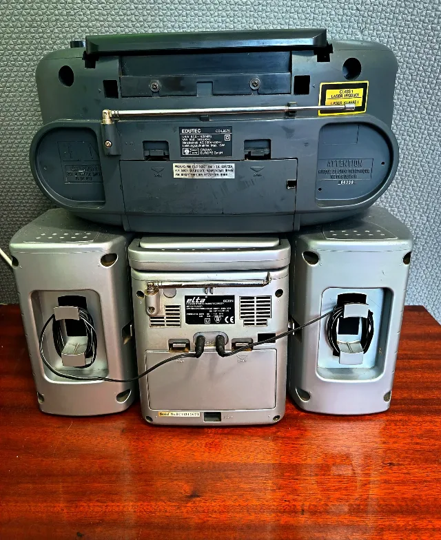Două radio casetofoane cu cd – fotografia 2 din 3