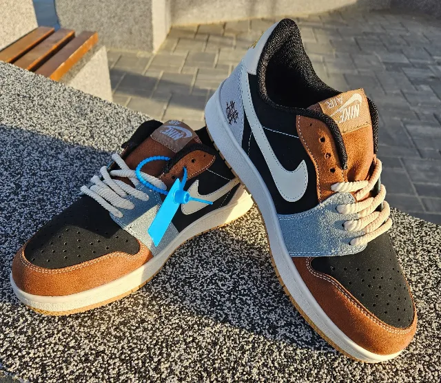 Nike Air Jordan 1 Low WMNS Blue/Black – fotografia 5 din 6