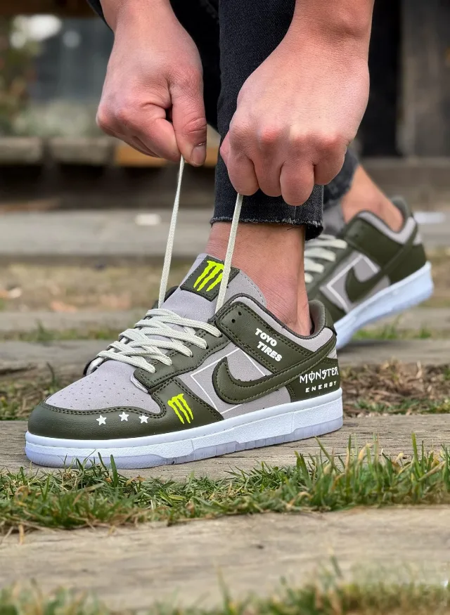 Nike SB Dunk Low Monster – Sector 2, București