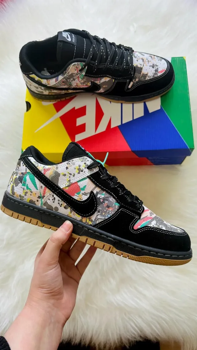 Nike SB Dunk Low Pro Negru/Alb/Multicolor – Sector 2, București