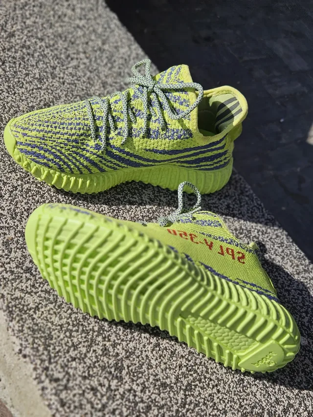 Yeezy Boost 350 Verde – fotografia 2 din 4
