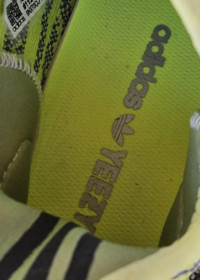 Yeezy Boost 350 Verde – fotografia 4 din 4