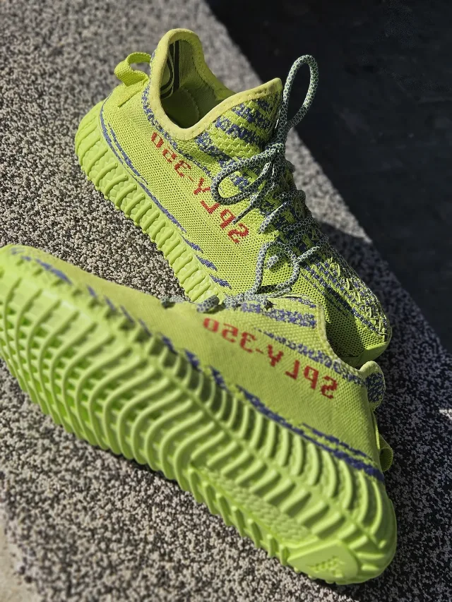 Yeezy Boost 350 Verde – fotografia 3 din 4