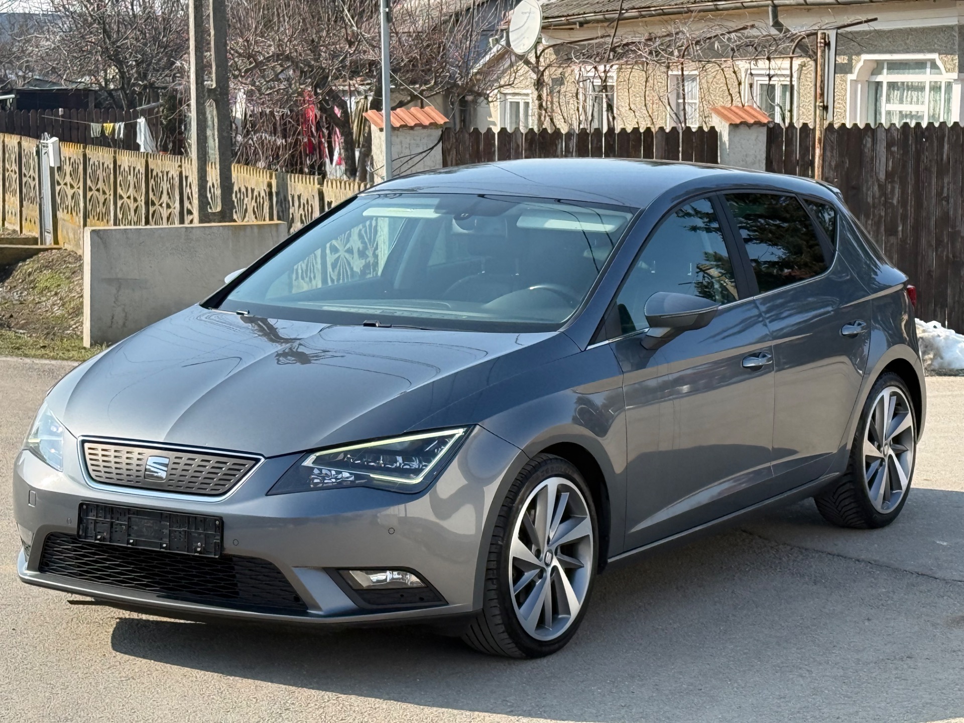 Vând Seat Leon 1,6 tdi 110 CP 6+1 viteze euro 5 navi piele matrix full led – fotografia 1 din 8