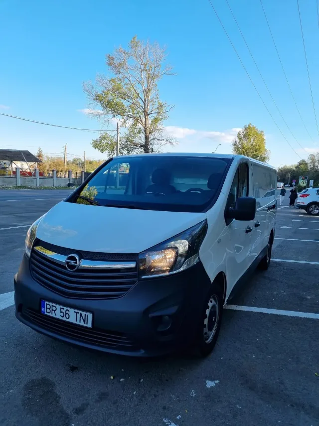 Opel Vivaro 1,6 diesel Biturbo 2019 – fotografia 4 din 8