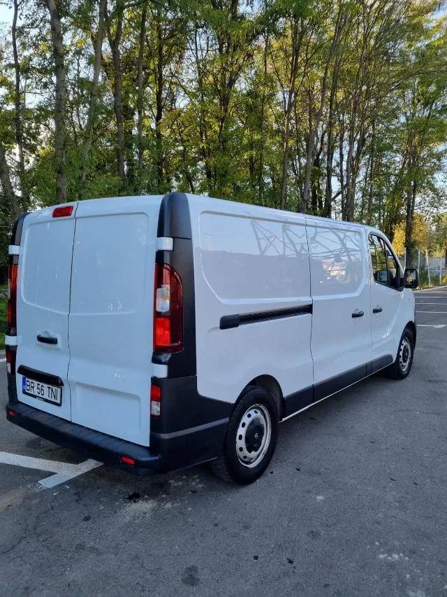 Opel Vivaro 1,6 diesel Biturbo 2019 – fotografia 6 din 8