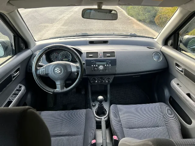 Suzuki Swift 2008 benzină 1.3 înmatriculat – fotografia 7 din 8