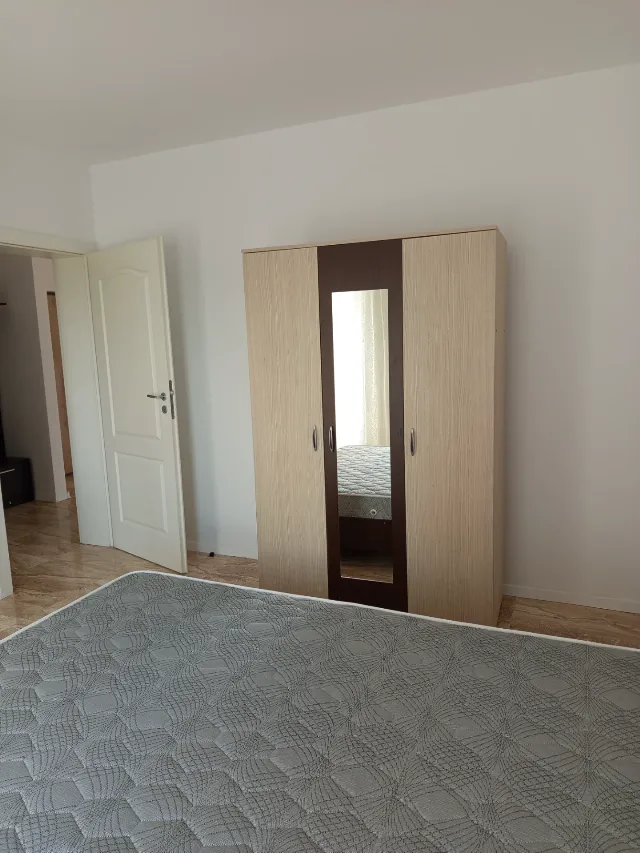 Proprietar închiriez apartament – fotografia 7 din 8