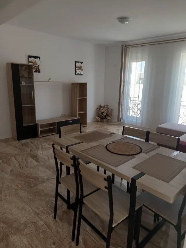 Proprietar închiriez apartament – fotografia 2 din 8