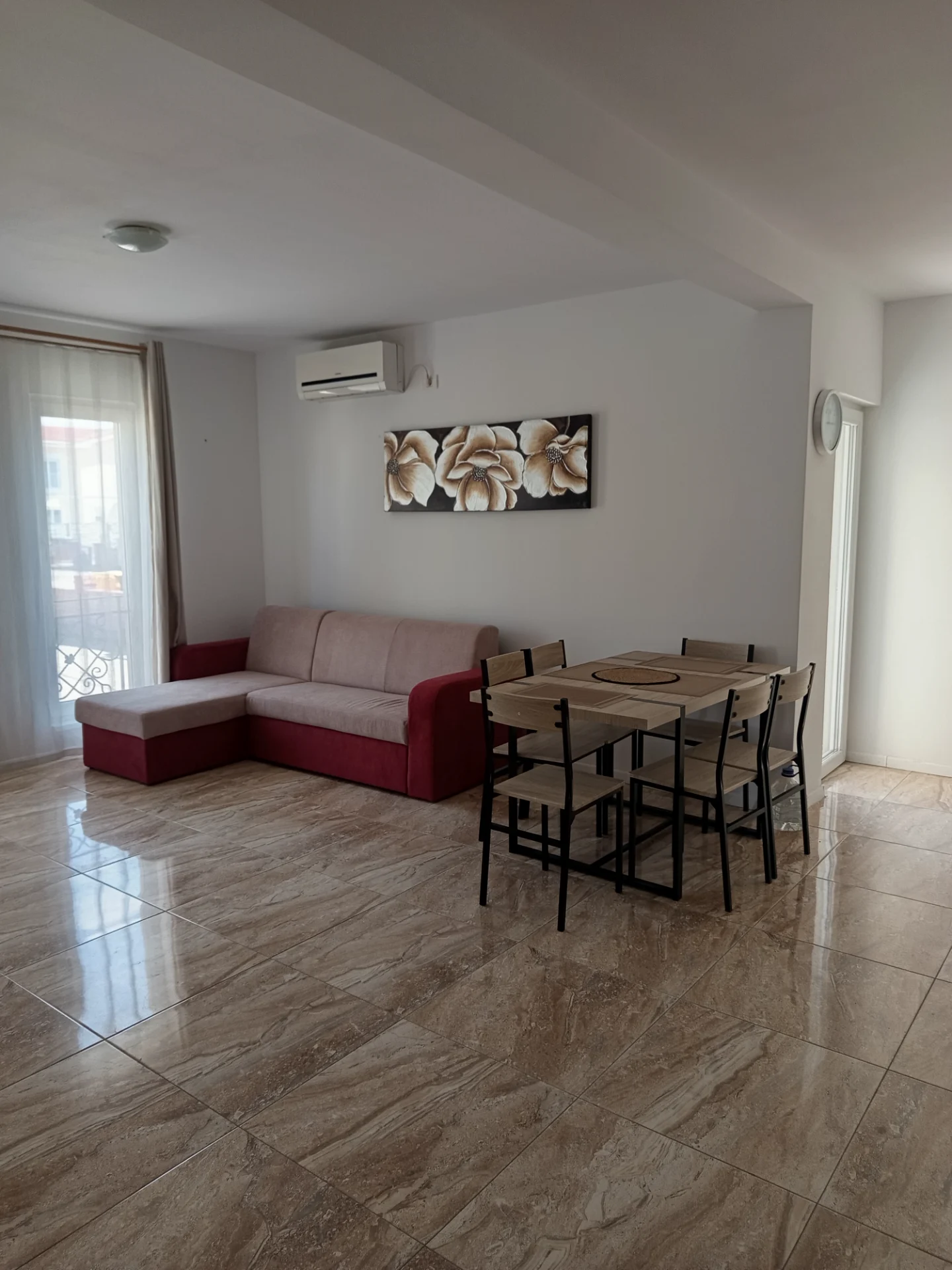 Proprietar închiriez apartament – fotografia 1 din 8