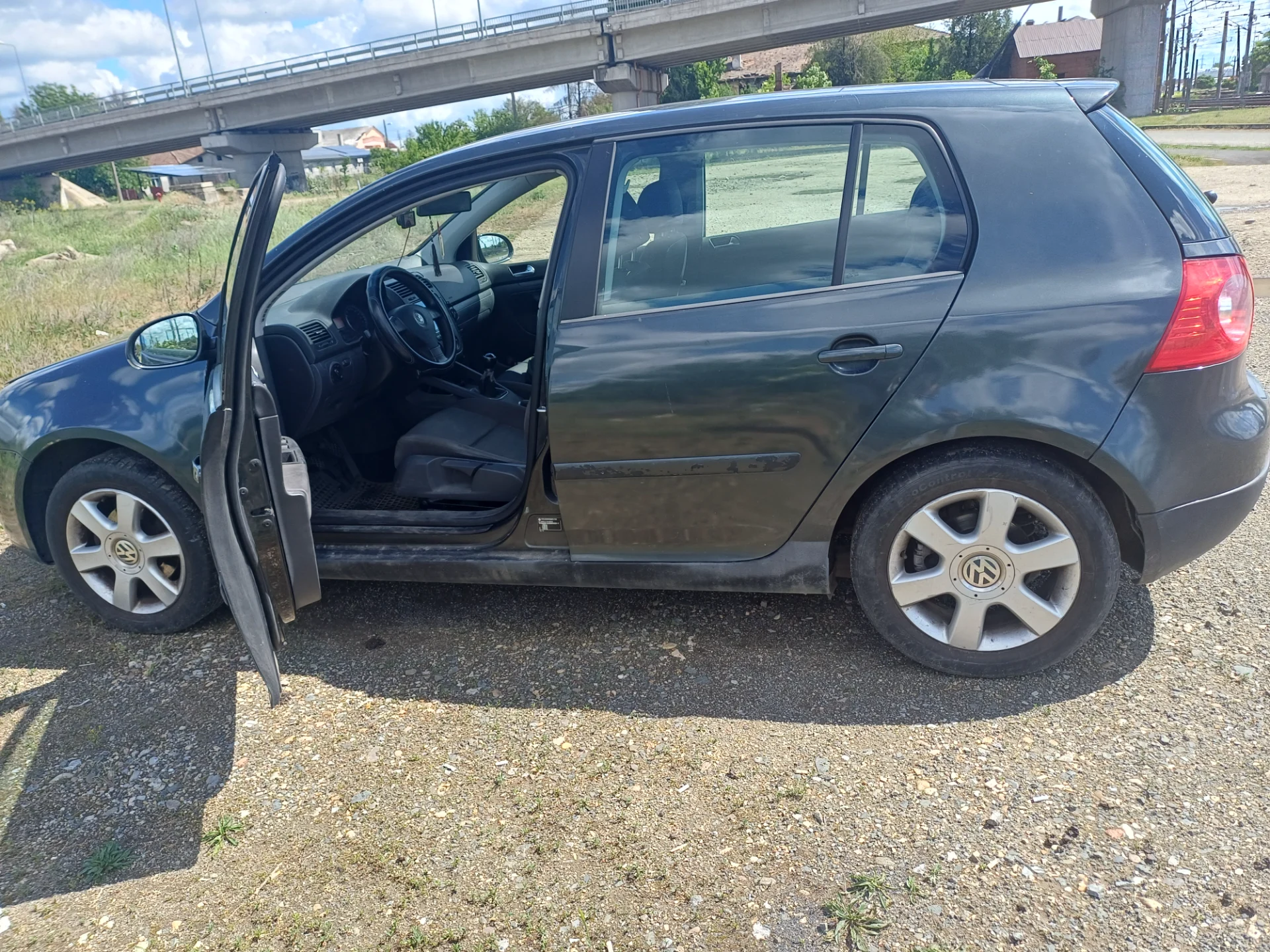 VW Golf 5 1.4 MPI – fotografia 1 din 6