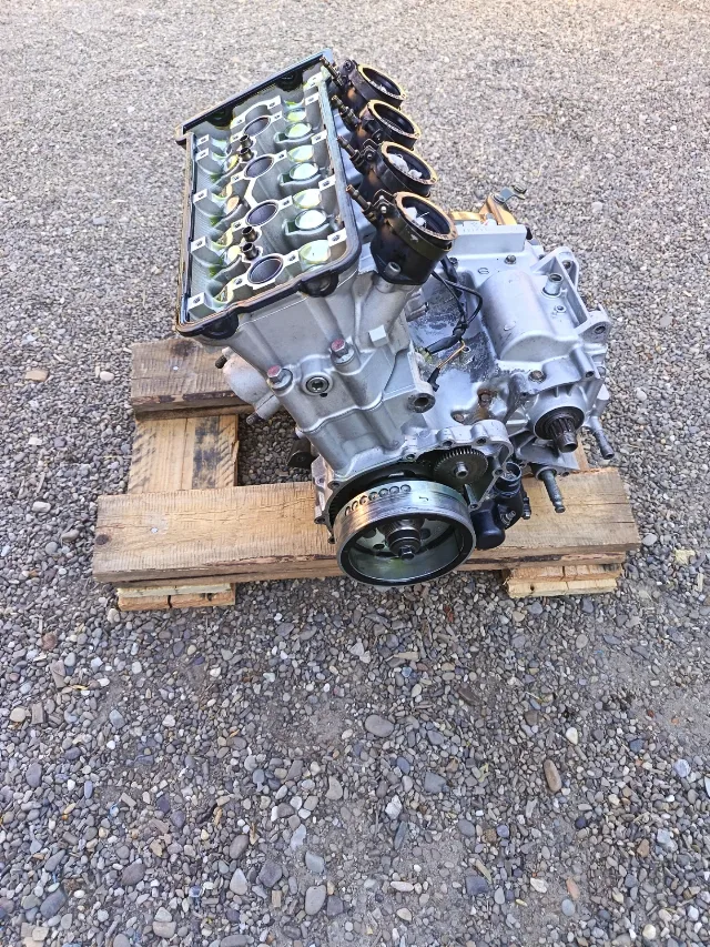MOTOR kawasaki zxr 600 – fotografia 8 din 8