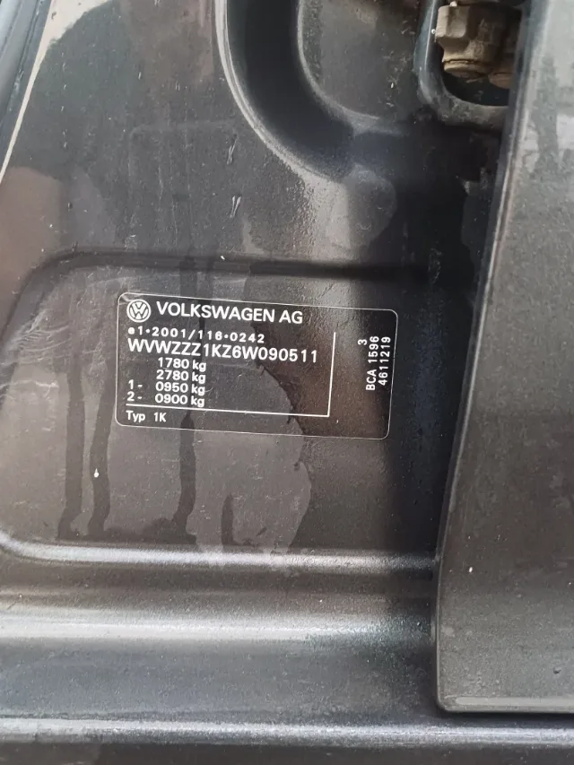 VW Golf 5 1.4 MPI – fotografia 6 din 6