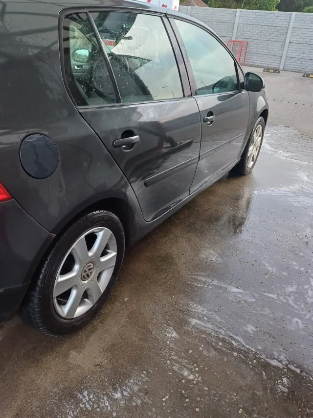 VW Golf 5 1.4 MPI – fotografia 5 din 6