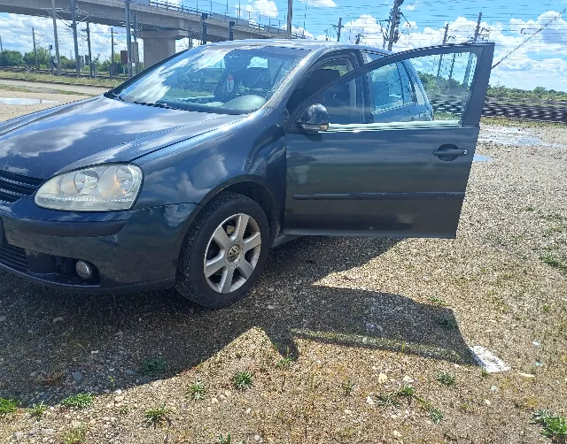 VW Golf 5 1.4 MPI – fotografia 2 din 6