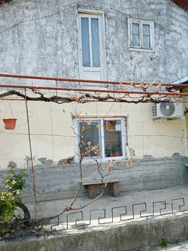 Vând 1/2 casă în Târgu Ocna aproape de gara și de centrul oraslui – fotografia 1 din 8