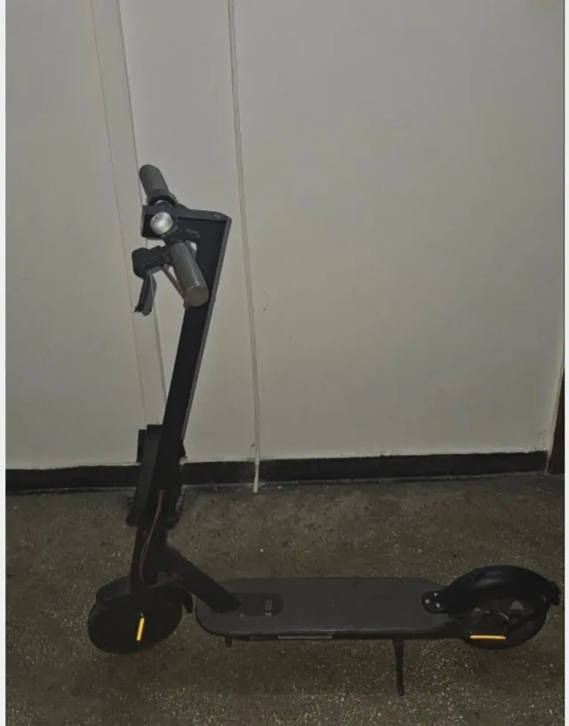 Trotinetă electrică,pliabila- Xiaomi M365 – stare bună – fotografia 2 din 5