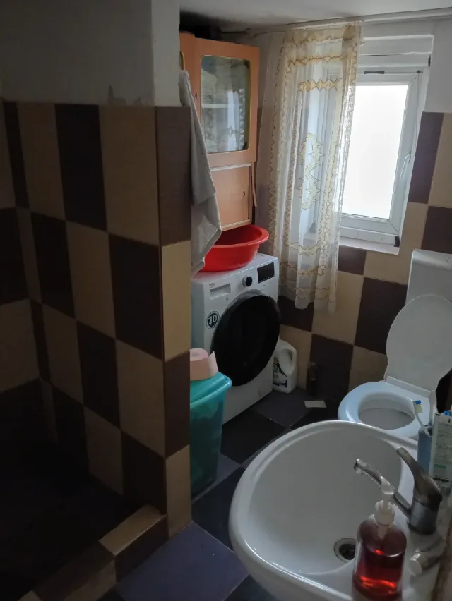 Vând 1/2 casă în Târgu Ocna aproape de gara și de centrul oraslui – fotografia 4 din 8