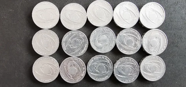 15 monede de 500 lei reprezantand eclipsa totala de soare din 1999 – fotografia 3 din 4
