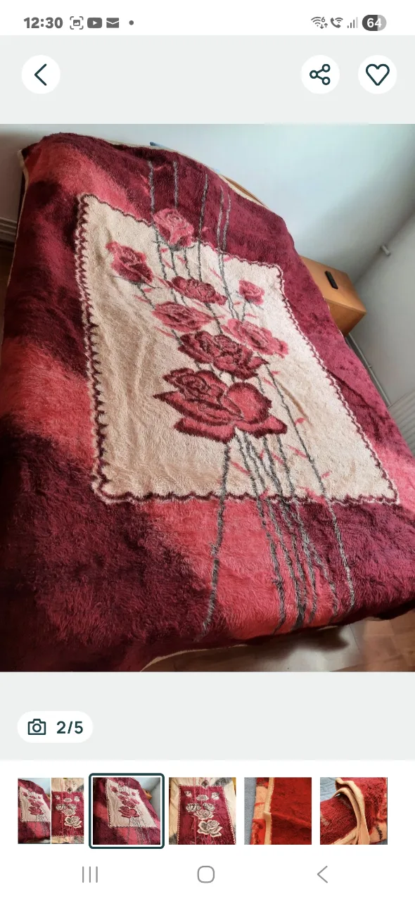 Pătură groasă cu două fețe, folosită ocazional pentru invelit patul – fotografia 2 din 5