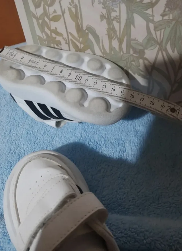 Adidași copii, alb și negru, folosiți – fotografia 5 din 5