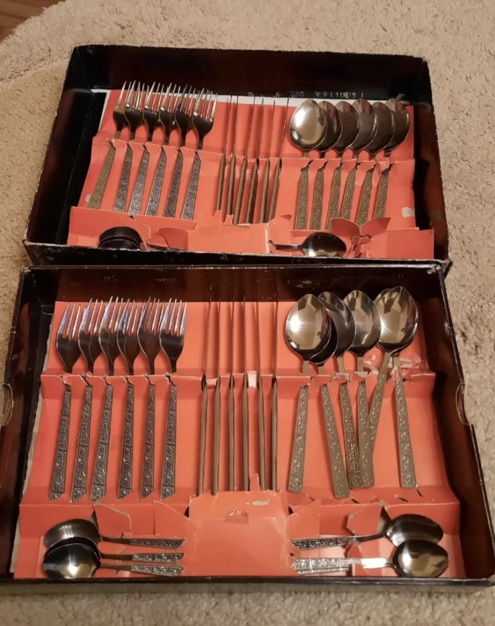Set tacâmuri, 12 persoane, folosit  doar de sărbatori – fotografia 1 din 8