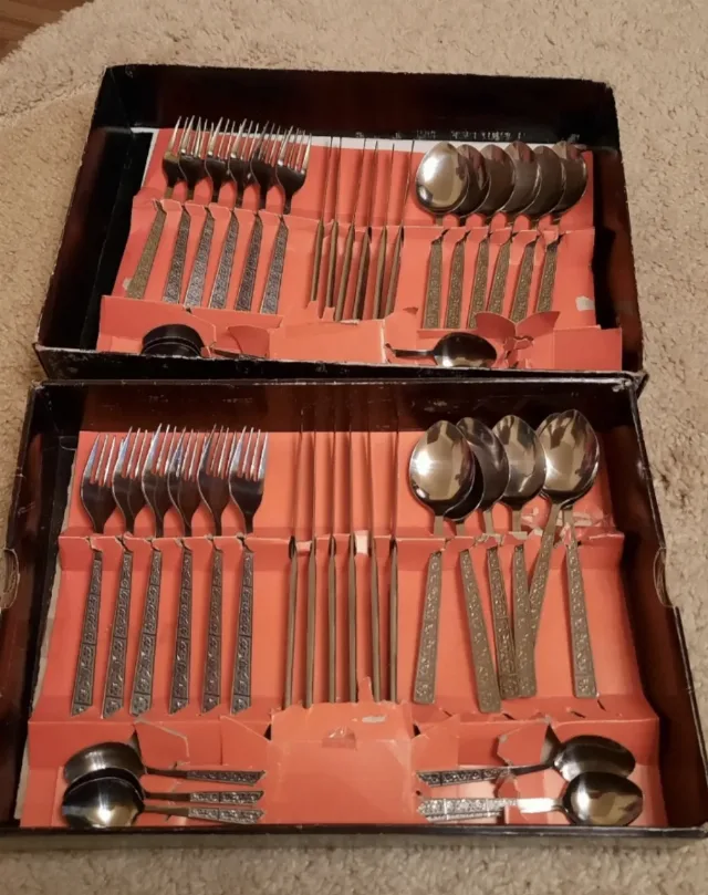 Set tacâmuri, 12 persoane, folosit  doar de sărbatori – fotografia 1 din 8