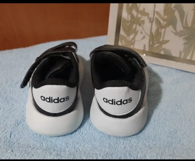 Adidași copii, alb și negru, folosiți – fotografia 4 din 5