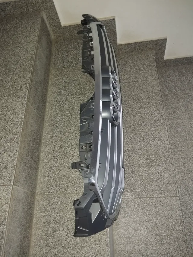 Grila radiator Audi A5 S5 F5 – fotografia 3 din 4