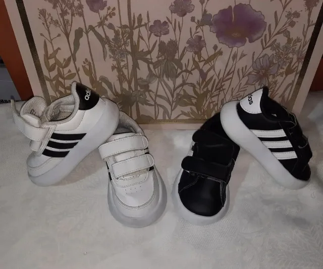 Adidași copii, alb și negru, folosiți – fotografia 3 din 5