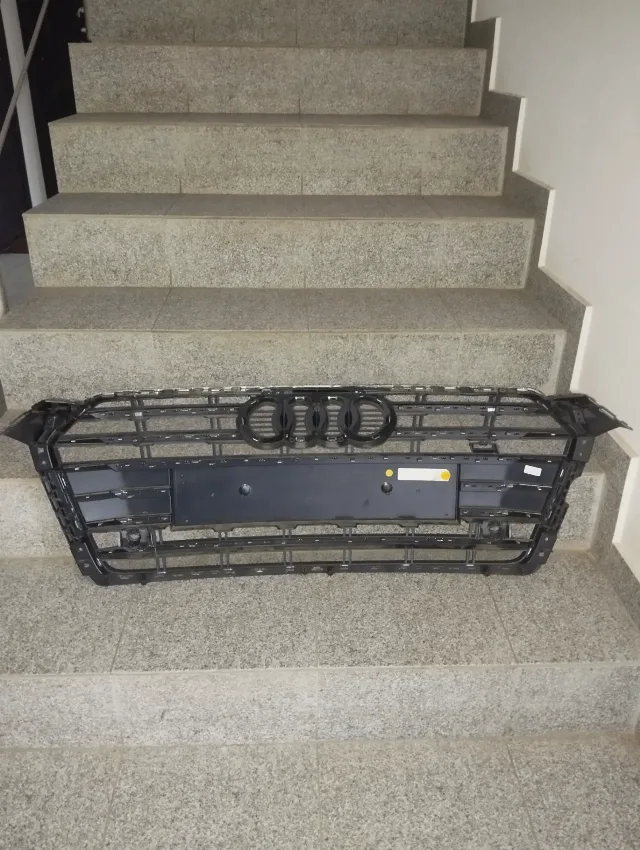 Grila radiator Audi A5 S5 F5 – fotografia 2 din 4