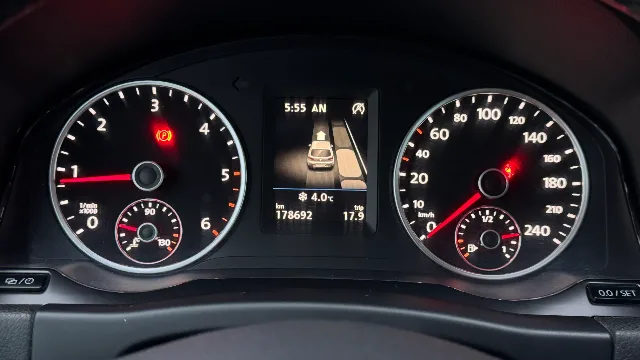 Volkswagen Tiguan 2.0 TDI SCR 4MOTION BlueMotion Technology DSG Sport & Style – fotografia 8 din 8