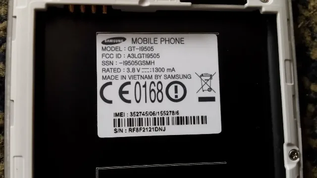 Samsung Galaxy S4 cu display-ul spart – fotografia 6 din 8