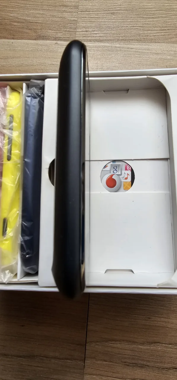 Vodafone Smart Mini II v860, nou,cu foliile pe el – fotografia 4 din 7