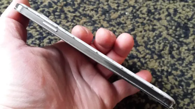 Samsung Galaxy S4 cu display-ul spart – fotografia 3 din 8