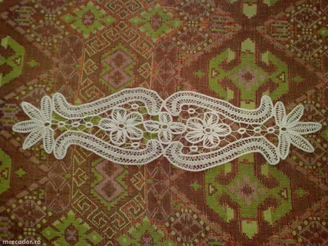 Vand fete de masa si mileuri din macrame culorile alb si crem – fotografia 5 din 5