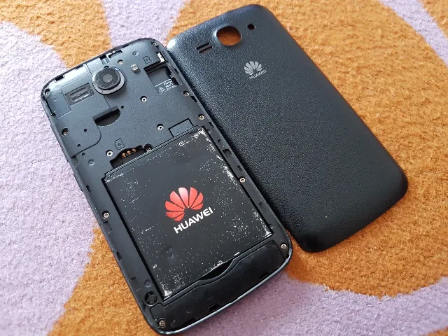 Capac spate si acumulator Huawei Ascend Y520 – Vatra Dornei, Suceava