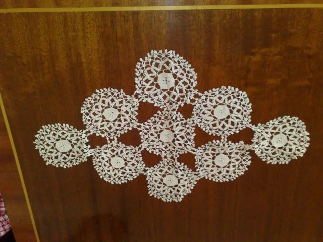 Vand fete de masa si mileuri din macrame culorile alb si crem – fotografia 1 din 5