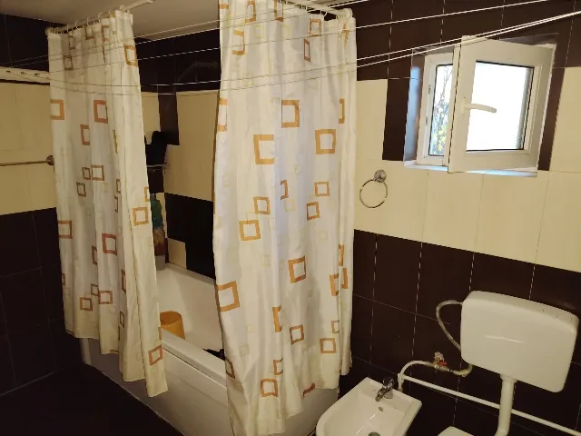 închiriez vila Techirghiol 5 camere – fotografia 4 din 7