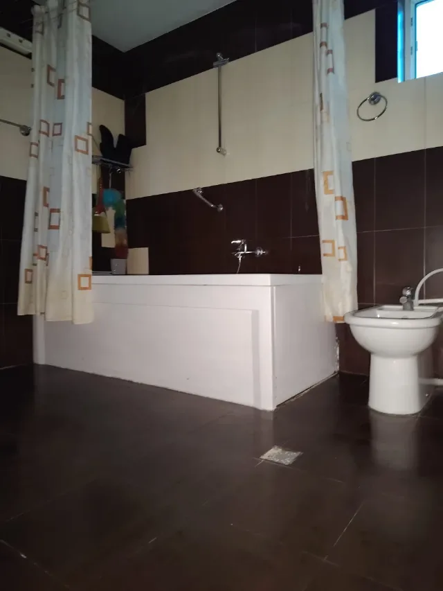 închiriez vila Techirghiol 5 camere – fotografia 5 din 7