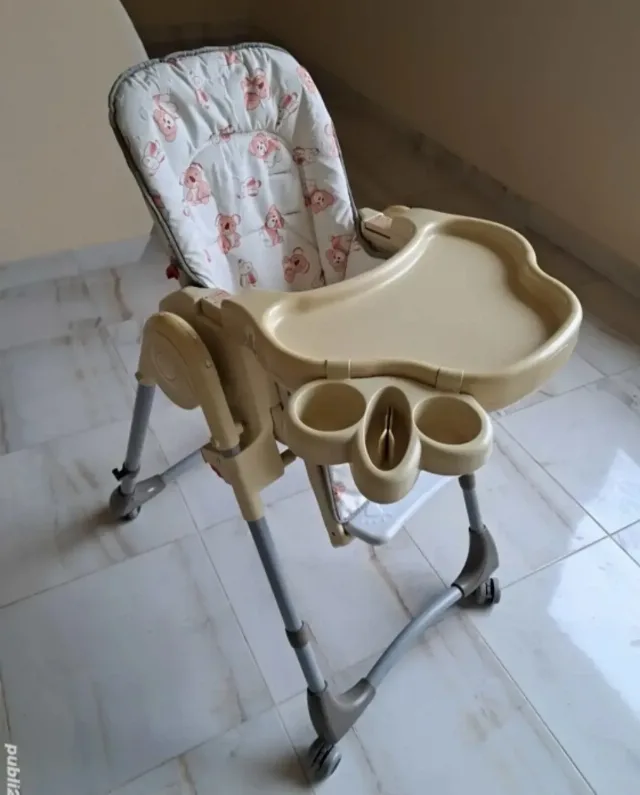 Scaun cu măsuță de mancat – fotografia 4 din 5