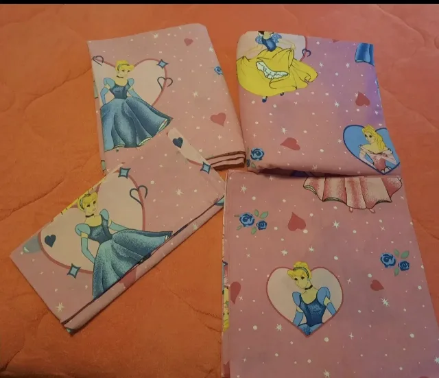 Set complet (lenjerie,pilota si 2 perne) pat copii Disney Prințese (Bumbac 100% comandă) + Pilotă + 2 Perne, folosit – fotografia 4 din 7