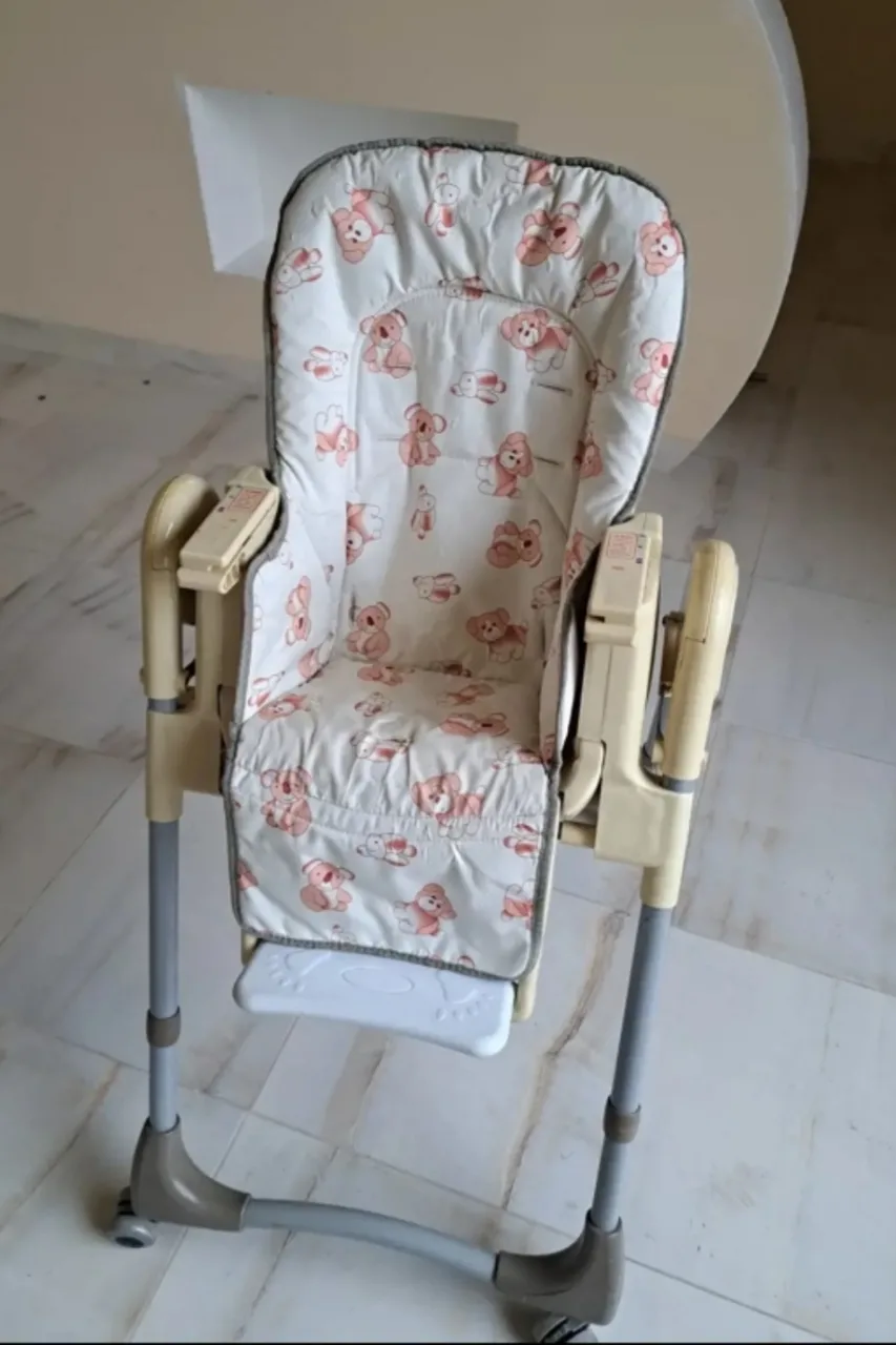 Scaun cu măsuță de mancat – fotografia 5 din 5