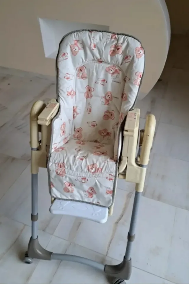 Scaun cu măsuță de mancat – fotografia 5 din 5
