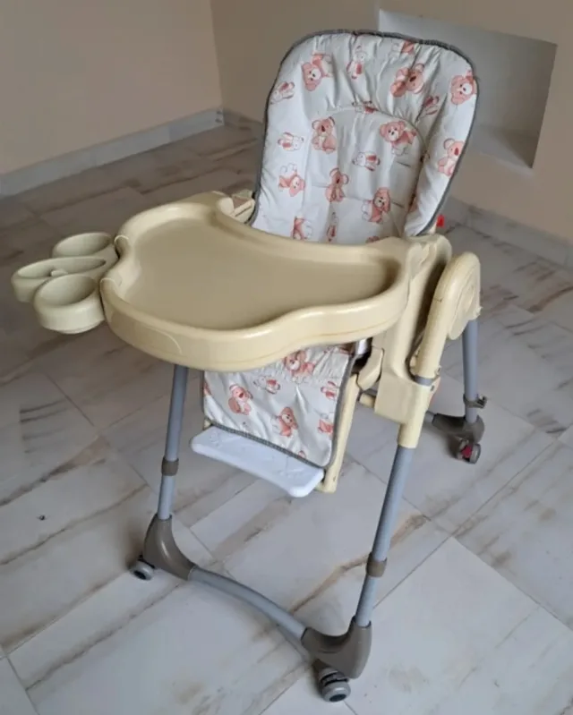 Scaun cu măsuță de mancat – fotografia 3 din 5