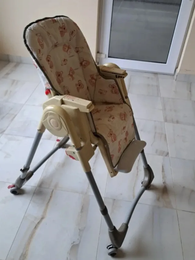 Scaun cu măsuță de mancat – fotografia 2 din 5