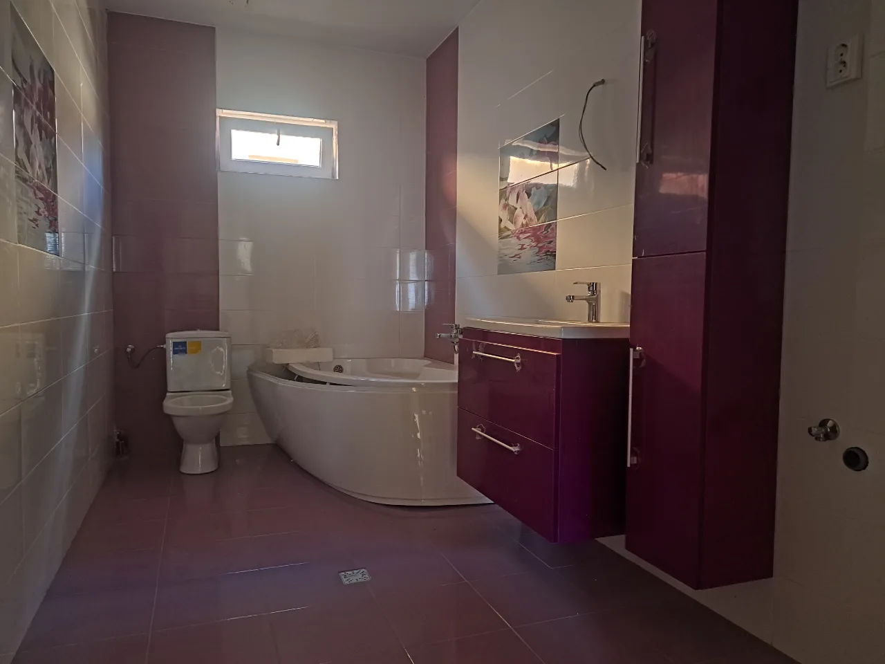 Casă de vânzare – fotografia 2 din 8